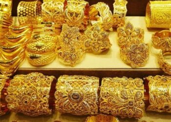 Gold prices drop sharply in global and local markets