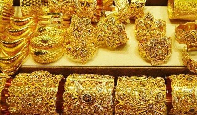 Gold prices drop sharply in global and local markets
