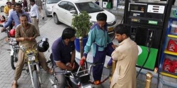 Petroleum dealers strike, business continues at most pumps in Lahore