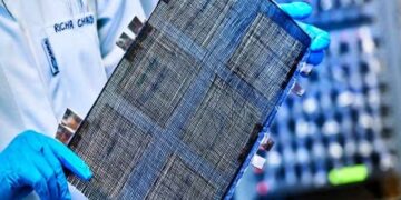 The world's strongest battery made of carbon fiber