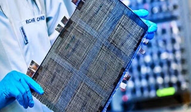 The world's strongest battery made of carbon fiber