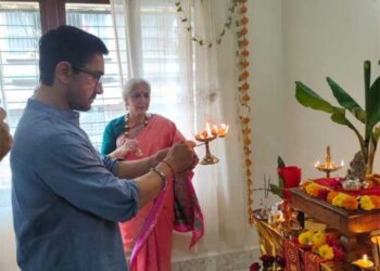 Aamir Khan worshiping God with his sister, pictures viral