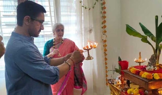Aamir Khan worshiping God with his sister, pictures viral