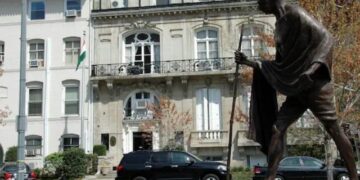 The mysterious death of an officer in the Indian Embassy in America