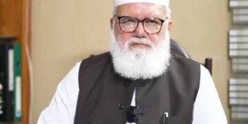 Liaquat Baloch meeting with Yousuf Raza and Shahid Khaqan, discussing the political situation