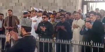 Attendance of the Governor and Chief Minister of Sindh at the salute of armed forces troops at Mazar-e-Quaid