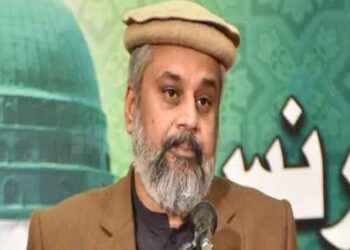 Police entered the Parliament House, arrested several PTI leaders including Sahibzada Hamid Raza