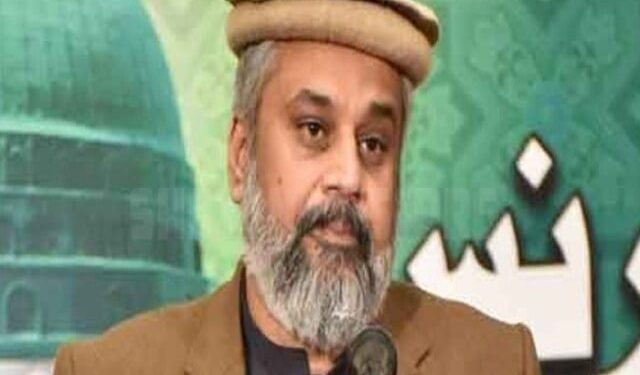 Police entered the Parliament House, arrested several PTI leaders including Sahibzada Hamid Raza