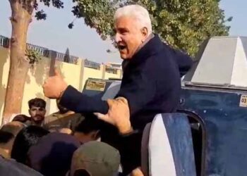 Shah Mehmood's hugs from the judge of the May 9 case who left the charge