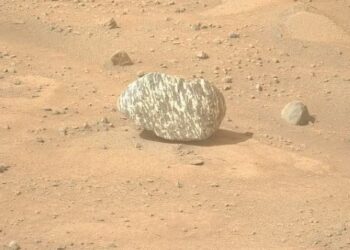 Zebra-striped rock discovered on Mars