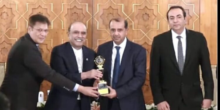 Fatima Fertilizer given prestigious FPCCI Award by the President of Pakistan