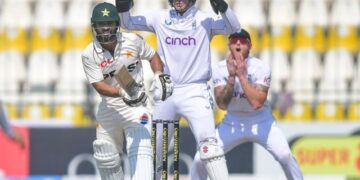 Second test; Pakistan's first 4 players returned to the pavilion