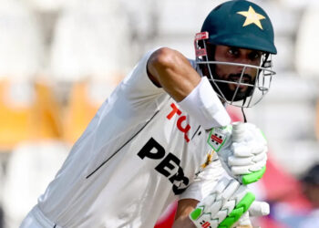 Rawalpindi Test, Pakistan in trouble, batting continues