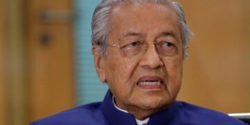 The former Prime Minister of Malaysia, Mahathir Mohamad, was admitted to the hospital due to health problems