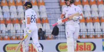Second test; Pakistan need 5 wickets to win, England need 219 runs