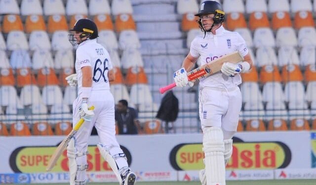 Second test; Pakistan need 5 wickets to win, England need 219 runs