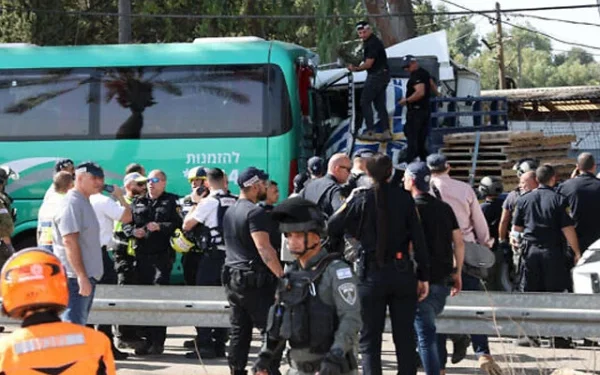 35 people injured in truck attack on bus stop in Israel; 6 critical condition