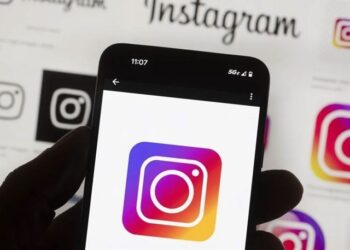 Tight fence against blackmailers with indecent images