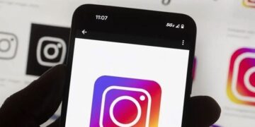 Tight fence against blackmailers with indecent images