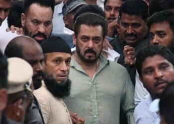 Sad pictures of Salman Khan with moist eyes on the murder of Baba Siddiqui went viral