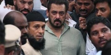 Sad pictures of Salman Khan with moist eyes on the murder of Baba Siddiqui went viral