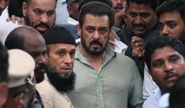 Sad pictures of Salman Khan with moist eyes on the murder of Baba Siddiqui went viral