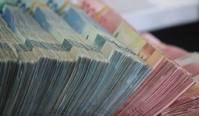 19% increase in profit of banks, decrease in deposits