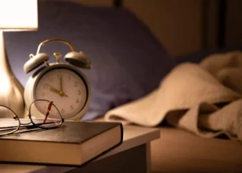 Non-standard sleep in middle age is harmful for mental health