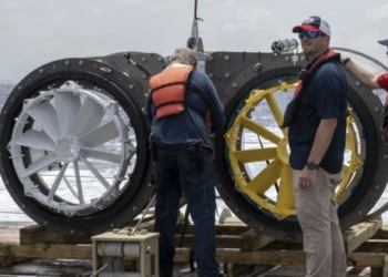 A water desalination device made from used tires