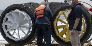 A water desalination device made from used tires