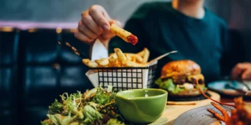 Eating after 5pm may have adverse health effects, study finds