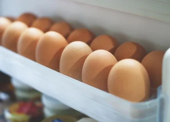 To refrigerate or not to refrigerate eggs?