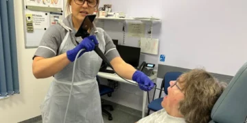 Using the iPhone to diagnose throat cancer