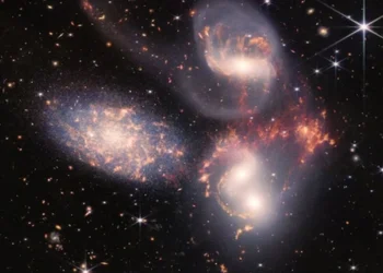 Extraordinary view of galaxy collision captured