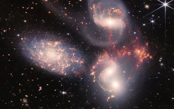 Extraordinary view of galaxy collision captured