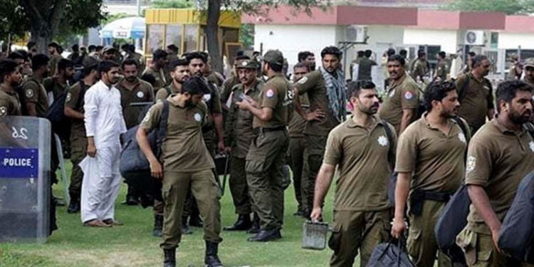 Rawalpindi Police conducts grand operation against miscreants, 400 arrested