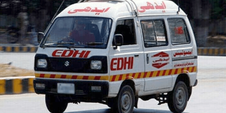 Jacobabad: Collision between passenger coach and Mazda, 5 people killed, 18 injured