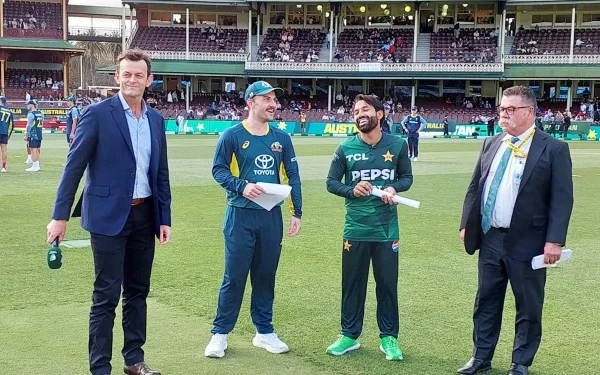 Second T20; Australia wins toss and decides to bat first against Pakistan