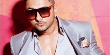 Indian rapper Honey Singh won the hearts of fans by crediting a Pakistani singer