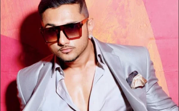 Indian rapper Honey Singh won the hearts of fans by crediting a Pakistani singer