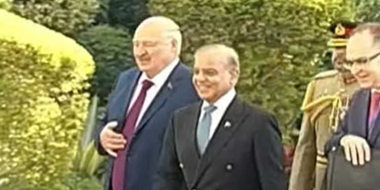 Belarus President arrives at Prime Minister House, Guard of Honor presented