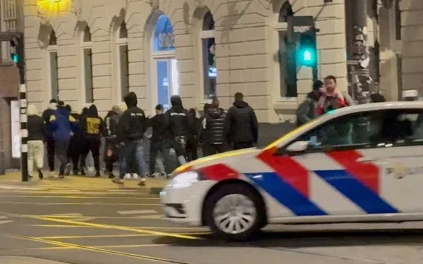 Israeli soccer fans clash with rival group in Netherlands, protests banned