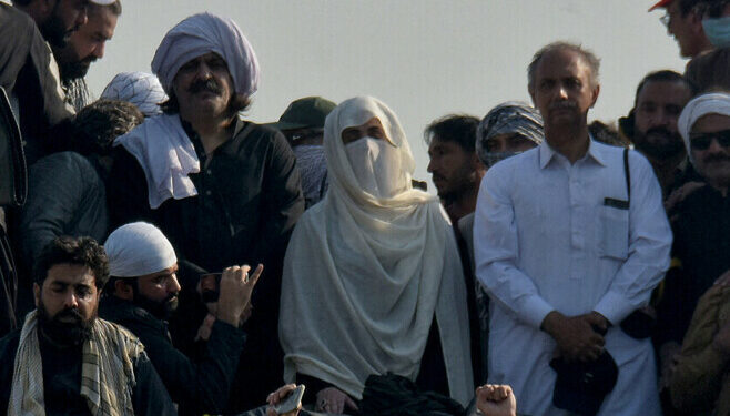 Bushra Bibi, Gandapur and Omar Ayub reach Mansehra, Attock Bridge closed again to arrest PTI workers