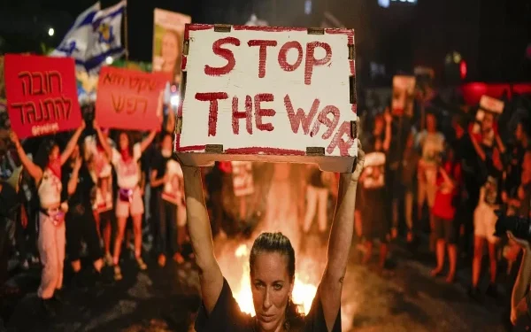 Protest outside US embassy in Tel Aviv, demand halt to arms sales to Israel