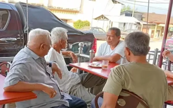 Smoking in a prohibited area cost Malaysian Foreign Minister a lot