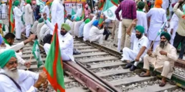 Farmers' strong resistance against Modi, rail blockade protest at 74 places