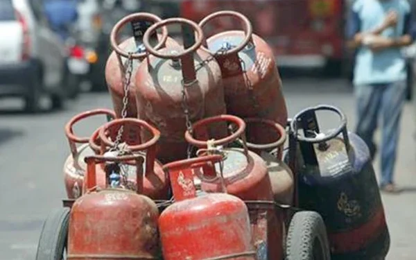 5 big companies fined Rs 5 lakh for selling substandard LPG