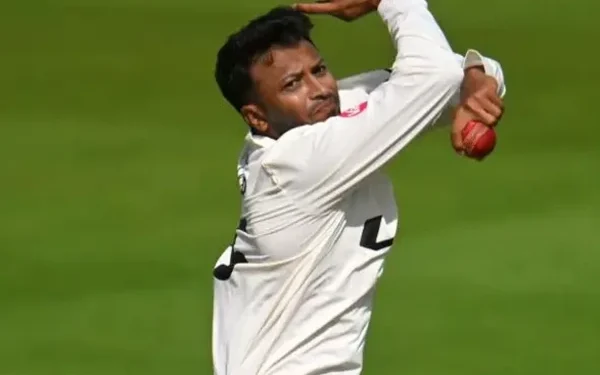 Shakib Al Hasan banned from bowling for suspicious action