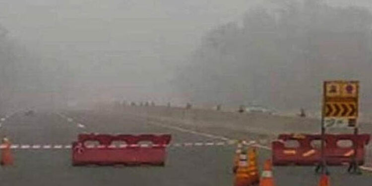 Fog again in Punjab and KP today, motorways closed for traffic at many places