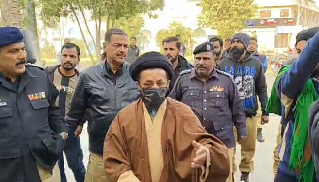 Police and Rangers action in Karachi, end sit-ins at 6 places